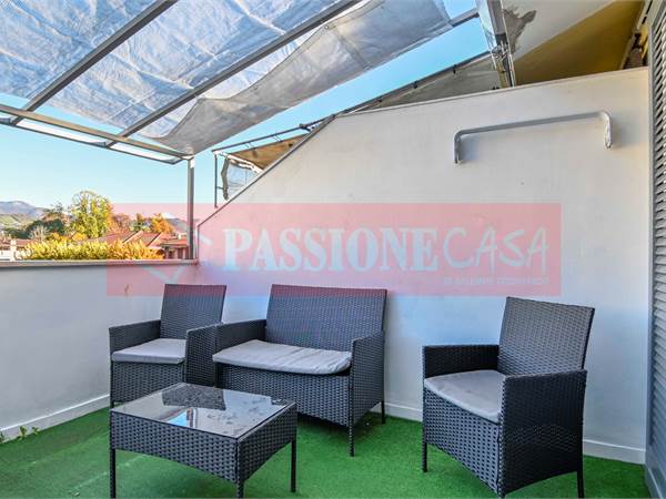 ATTICO MANSARDATO CON TERRAZZI E BOX