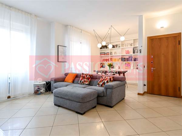 AMPIO TRILOCALE ULTIMO PIANO RISTRUTTURATO