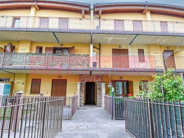 BILOCALE IN VILLETTA CON GIARDINO E BOX