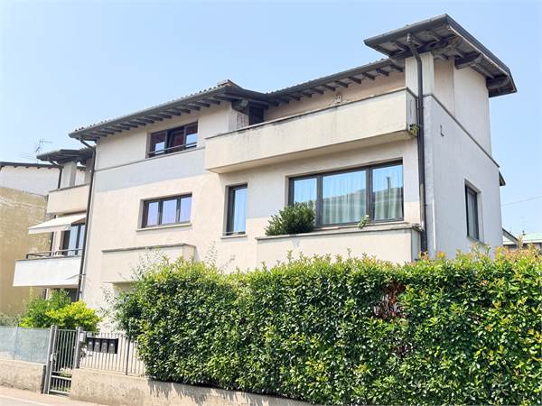 ATTICO IN PICCOLO CONTESTO CON CANTINA E BOX DOPPIO 