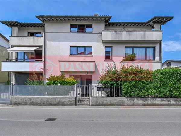 ATTICO IN PICCOLO CONTESTO CON CANTINA E BOX DOPPIO 